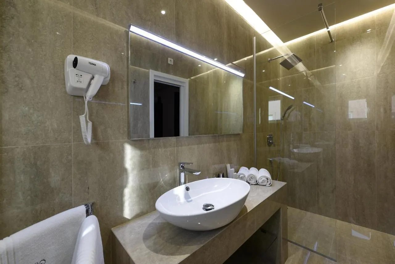 Luxury Rooms Lavie 자다르 4*,